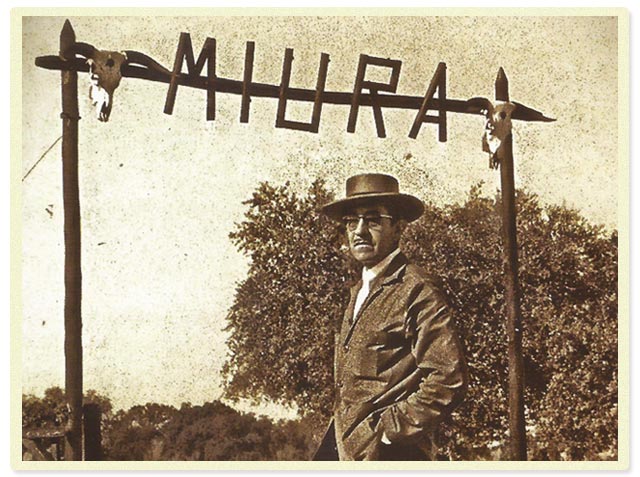 Don Eduardo Miura, un pilar muy importante en la vida de su nieto Eduardo Dávila Miura. Don Eduardo Miura, un pilar muy importante en la vida de su nieto Eduardo Dávila Miura.